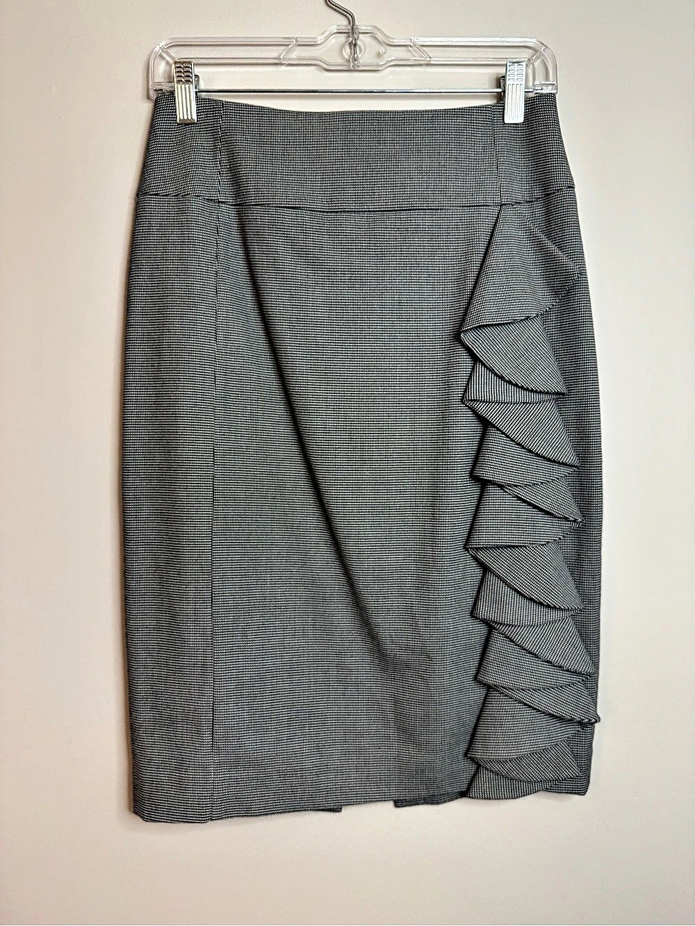 Express Design Studio Geometric Ruffle Pencil Skirt in Black & White Size 4